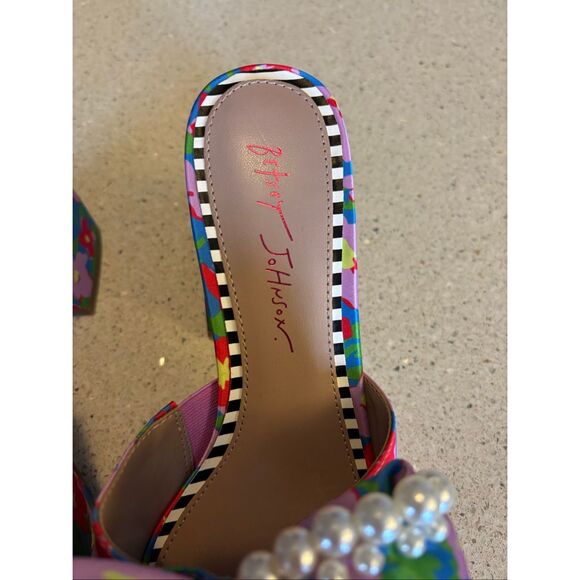 Betsy Johnson Mule heels - Picture 4 of 10